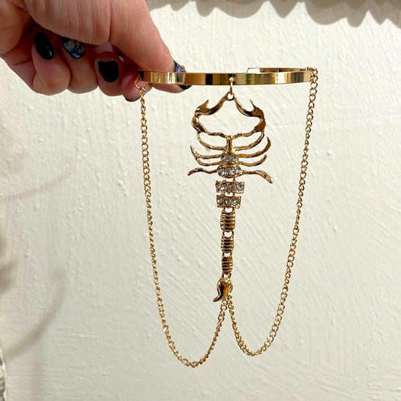 Scorpion Arm Cuff - Picture 6 of 6